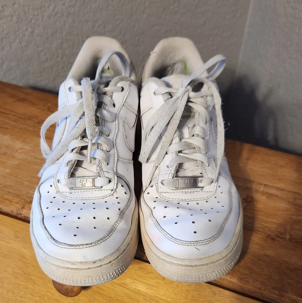 Nike‎ Air Force 1 AF-1 07 White Low Top Sneakers, Size 6Y (Women's 7.5)